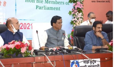 '...तर मराठवाड्याचा विकास होणार कसा' : खा. इम्तियाज जलील भडकले रेल्वे अधिकाऱ्यांवर