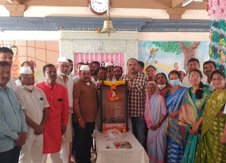 राष्ट्रवादी काँग्रेसचा स्वराज्य ध्वज संत सोपानदेवांच्या समाधी काठी सासवड मुक्कामी