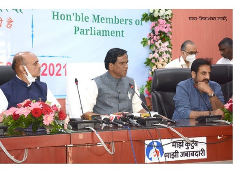 '...तर मराठवाड्याचा विकास होणार कसा' : खा. इम्तियाज जलील भडकले रेल्वे अधिकाऱ्यांवर