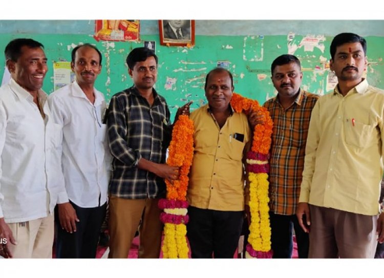 कामगार संघटनेने एसटी आगार  व्यवस्थापकाला धरले धारेवर