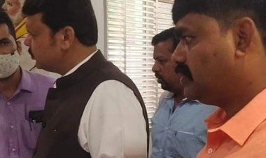 पोलीसांचा ताफा अचानक थांबला अन ते म्हणाले, ते बारामतीहून आलेत त्यांना बोलवा !!