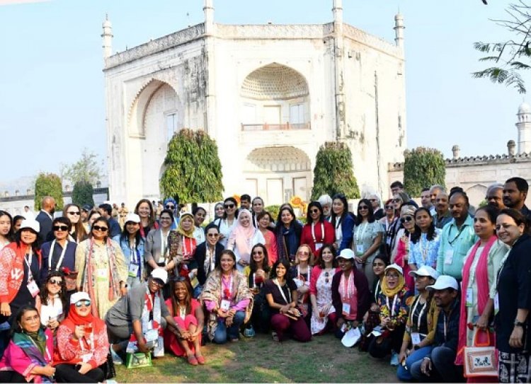 मकबरा व परिसरातील ऐतिहासिक सौंदर्य पाहून G-20 परिषदेच्या महिला प्रतिनिधींनी केला आनंद व्यक्त  