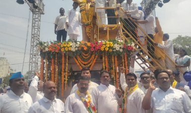 वंचित बहुजन आघाडी औरंगाबाद जिल्ह्याच्या वतीने डॉ बाबासाहेब आंबेडकर यांना अभिवादन