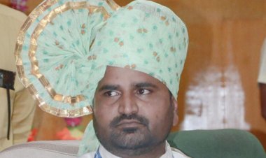 शिक्षणाधिकारी व वेतन अधीक्षकाचे अडेलतट्टूपणाविरुद्ध धरणे आंदोलन :  शिक्षण संचालकांचे लेखी आश्वासनामुळे तूर्त स्थगित