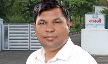 चक्क महानगरपालिका आयुक्तांच्या बंगल्यासमोर आमरण उपोषण : अत्यावश्यक नागरी सुविधांचा अभाव..