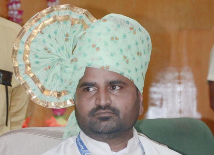 शिक्षणाधिकारी व वेतन अधीक्षकाचे अडेलतट्टूपणाविरुद्ध धरणे आंदोलन :  शिक्षण संचालकांचे लेखी आश्वासनामुळे तूर्त स्थगित