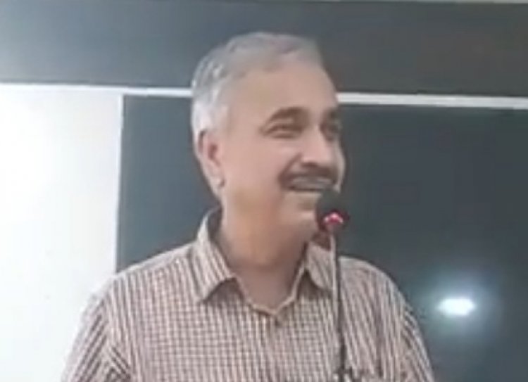 धर्मपिसाटांच्या हाती देश गेलाय : विश्वंभर चौधरी