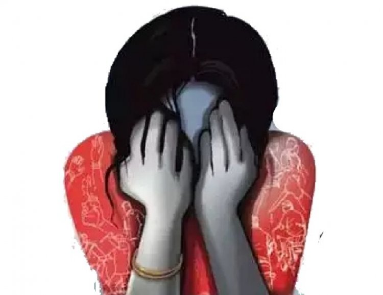 "तुम्ही दिसलात की एनर्जी येते", म्हणत मुख्याध्यापिकेचा RSS च्या ज्येष्ठ कार्यकर्त्याने केला विनयभंग