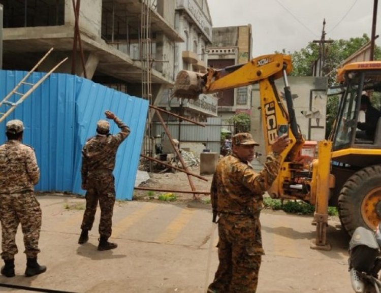 जालना रोडवरील अतिक्रमणांवर मनपाची जोरदार कारवाई, 180 बांधकामं पाडली : सोमवारी पुढील कारवाई